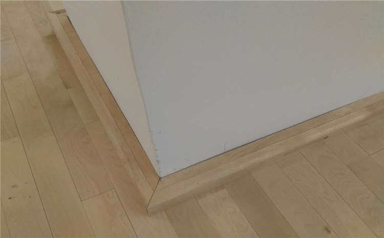 松木體育館實木地板多少錢一平米？