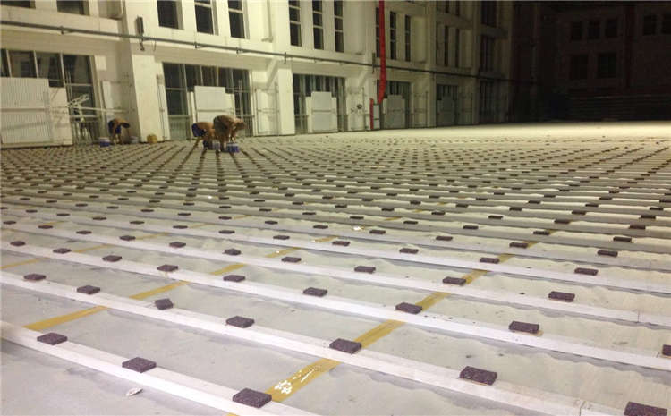 俄勒岡松羽毛球館木地板怎么翻新？