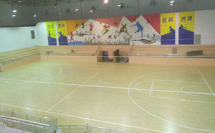 學校籃球運動地板多少錢一平米？