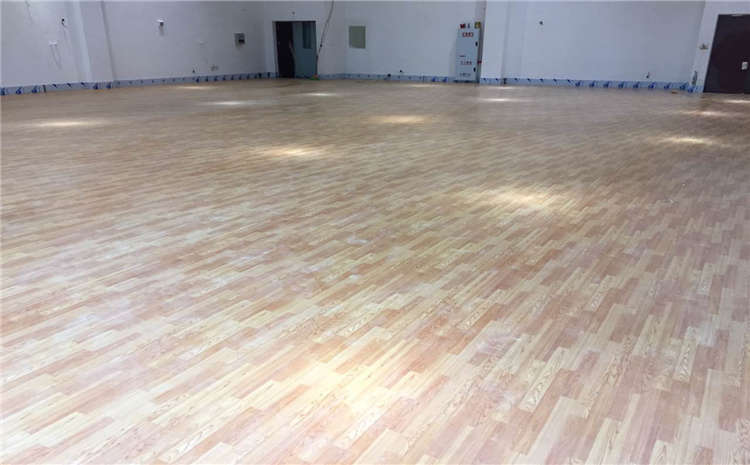 24厚羽毛球館木地板價(jià)格是多少錢？